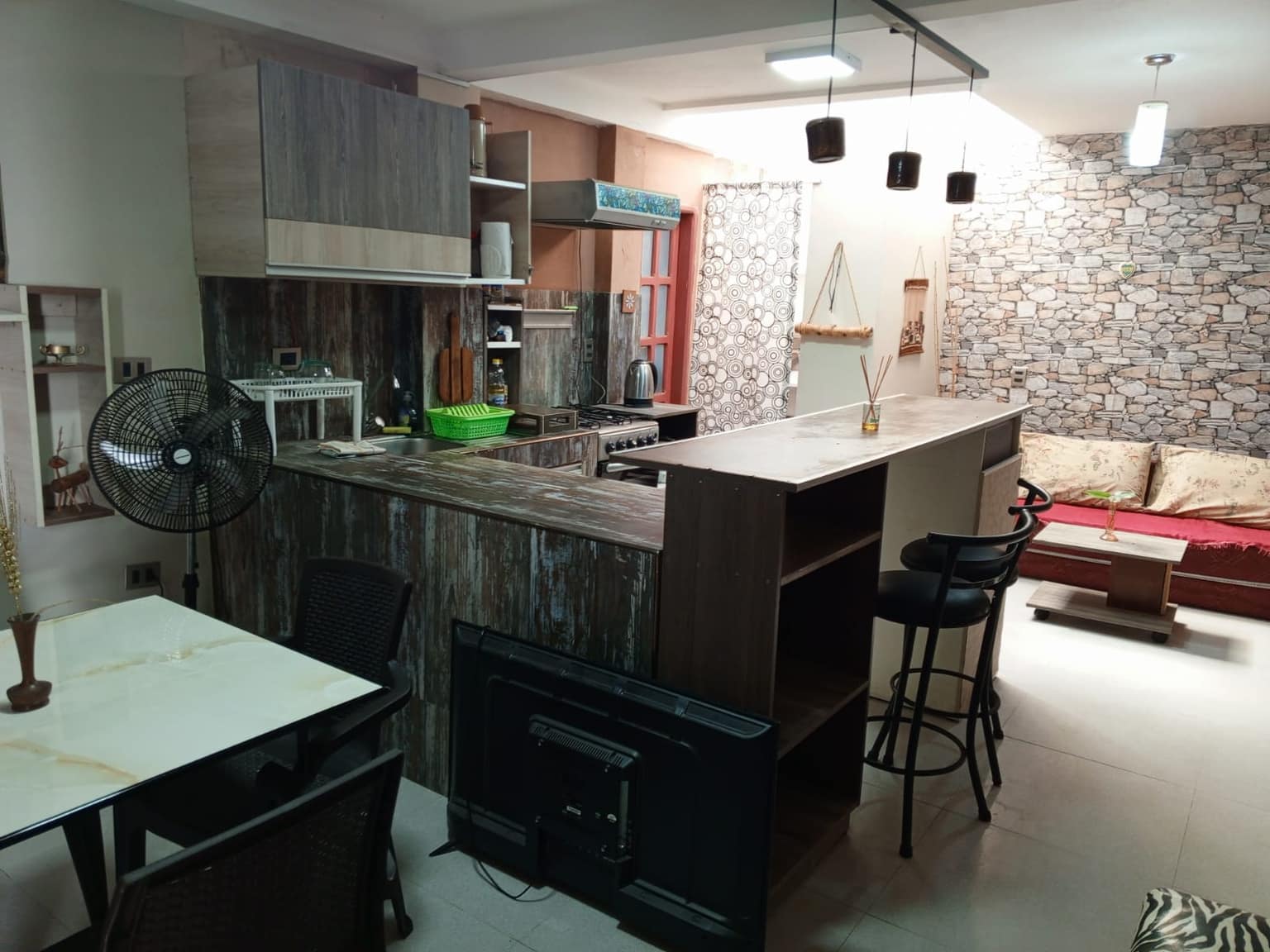 Departamento amoblado de 1 dormitorio con jardín privado en Equipetrol