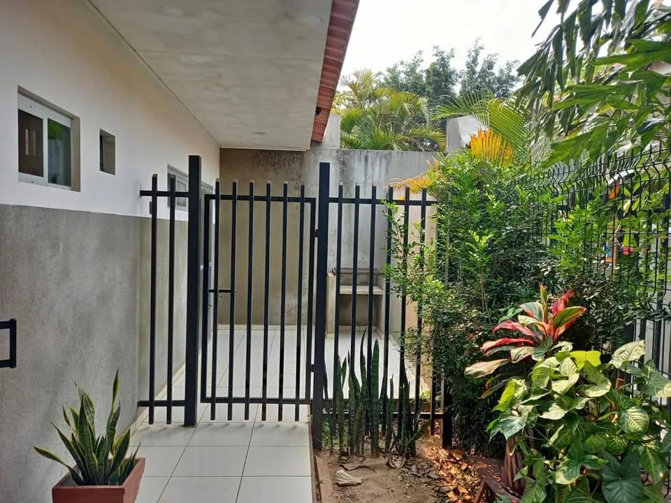 Monoambiente tipo casita con dos patios en Condominio Vista Sol
