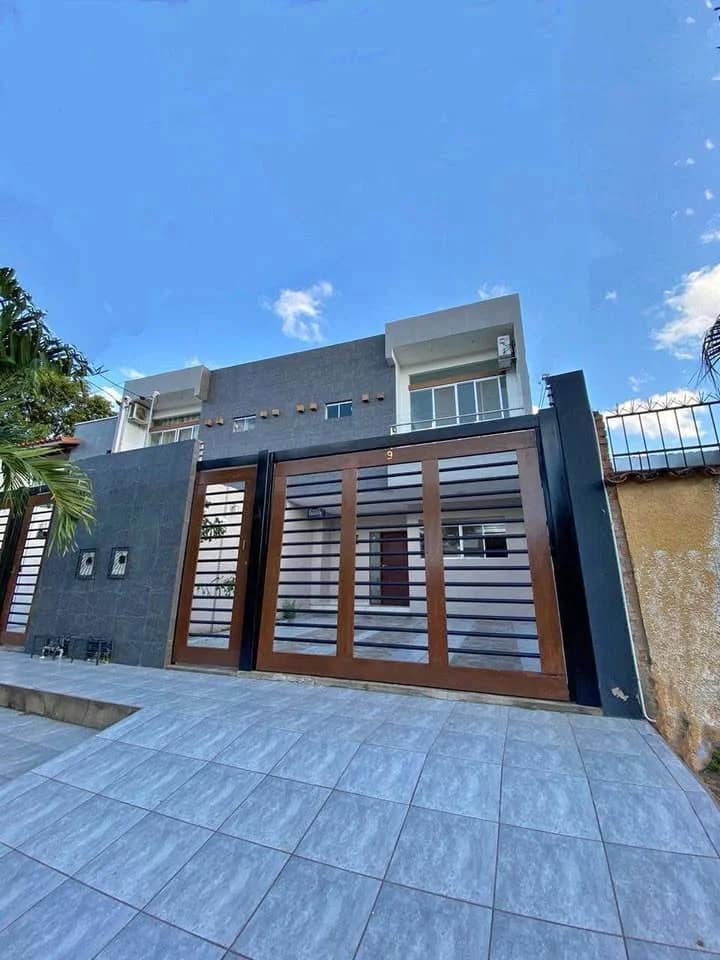 CASA EN ALQUILER DE 2 PLANTAS ZONA NORTE AV. ALEMANA.