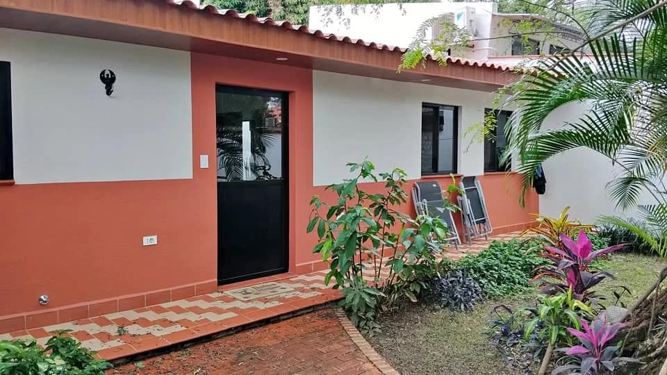 Departamento de 2 dormitorios con patio privado en Roca y Coronado