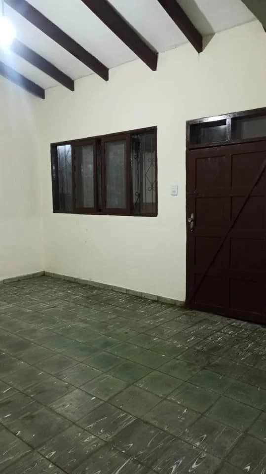 Habitación grande con baño, cocina-comedor y patio – Plaza Villa 1ro de Mayo, foto 3
