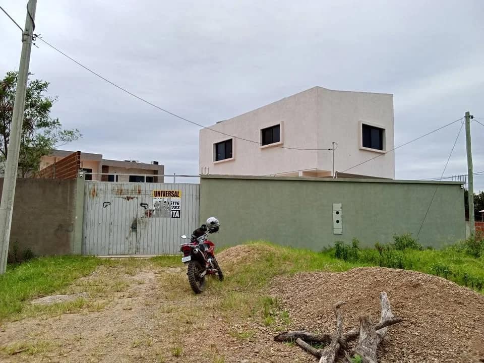 Casa de 4 habitaciones con amplio garaje en La Guardia km 9, foto 2