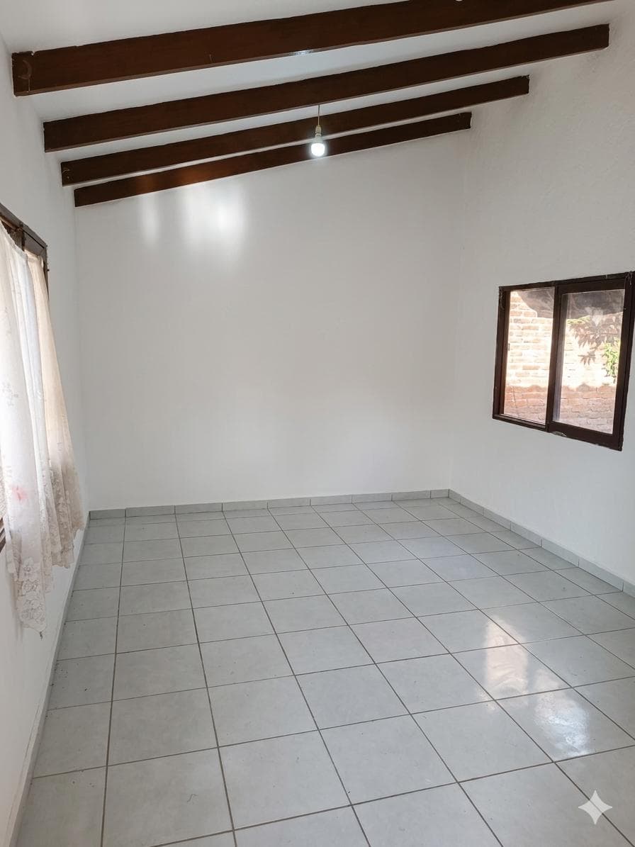 Casa en alquiler sobre pavimento, zona sur imagen 2